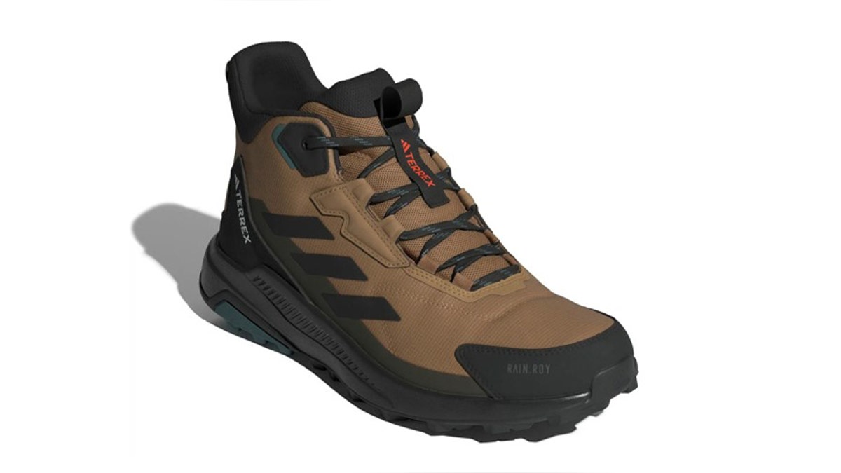 A higher ankle and thick, slip-resistant treads protect you on hikes. 