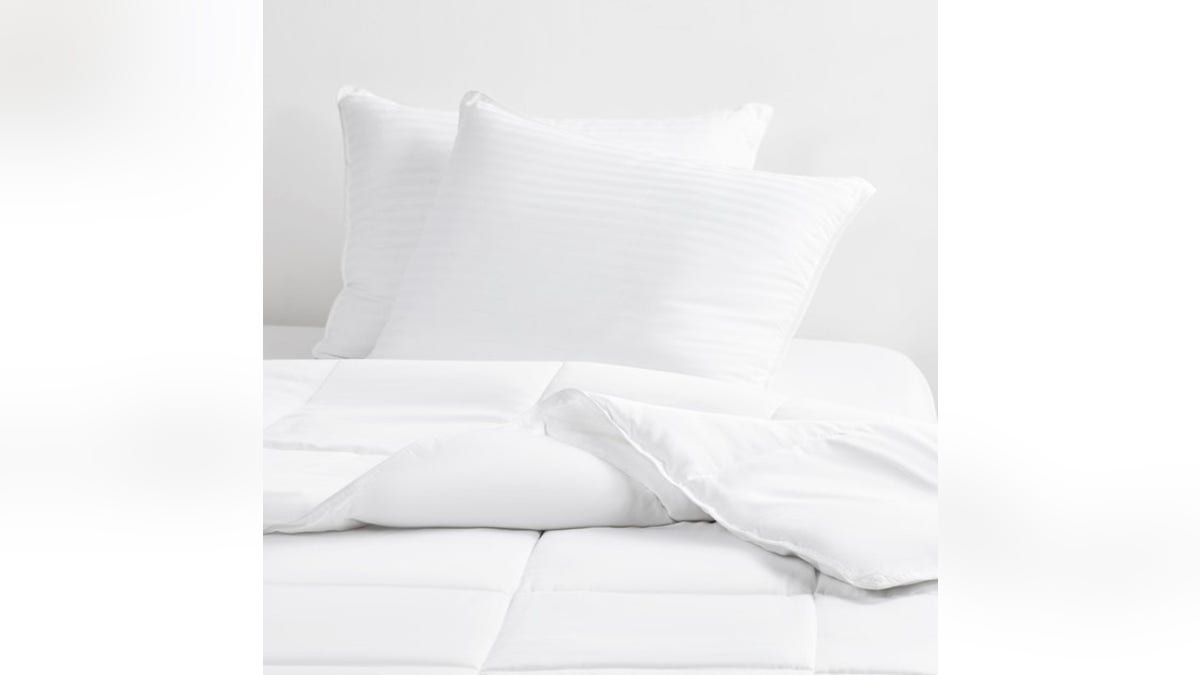 These cotton hypoallergenic pillows have a soft cover. 