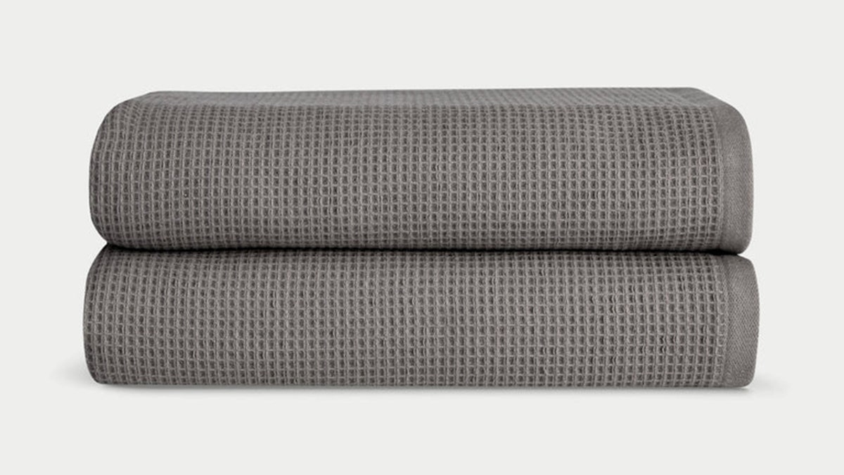 This waffle fabric feels soft and absorbs water.