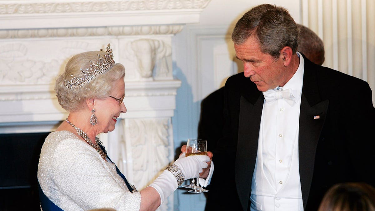 President George W. Bush and Queen Elizabeth II toasting at the White House.