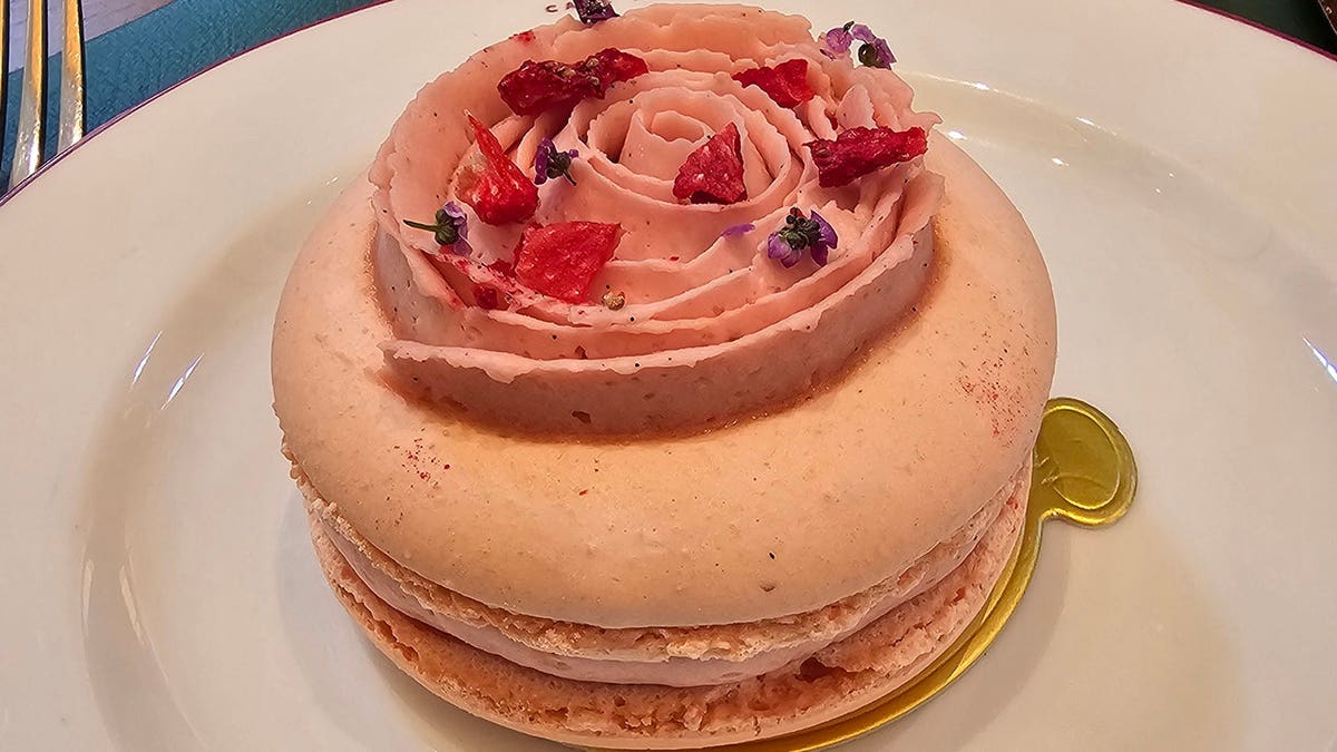 Macaron al lampone al Café Boulud