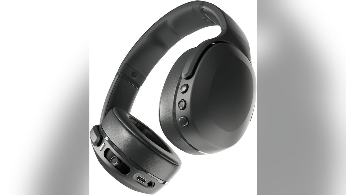 A long-lasting battery and affordable price set these headphones apart.