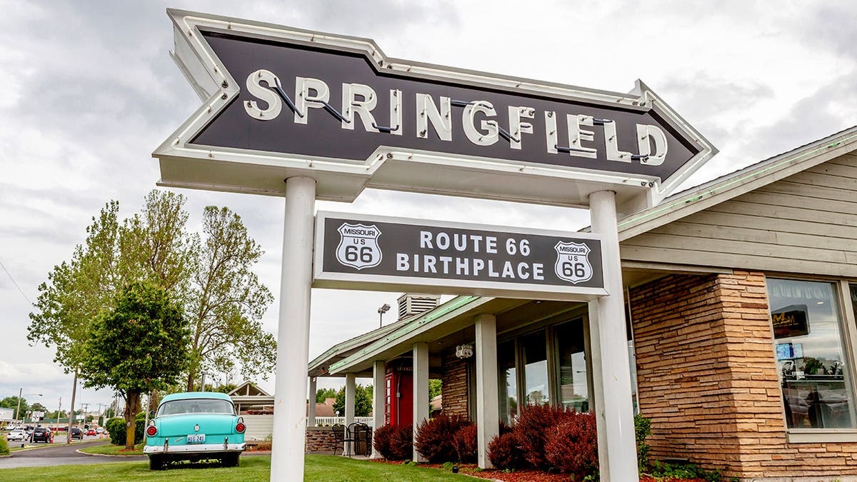 Springfield road arrow sign with cafe in background