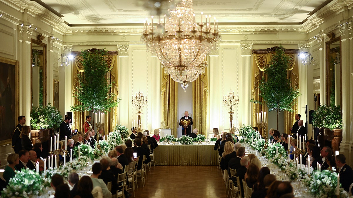 Aerial view of state dinner.