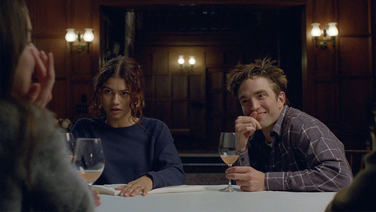 Zendaya e Robert Pattinson em O Drama