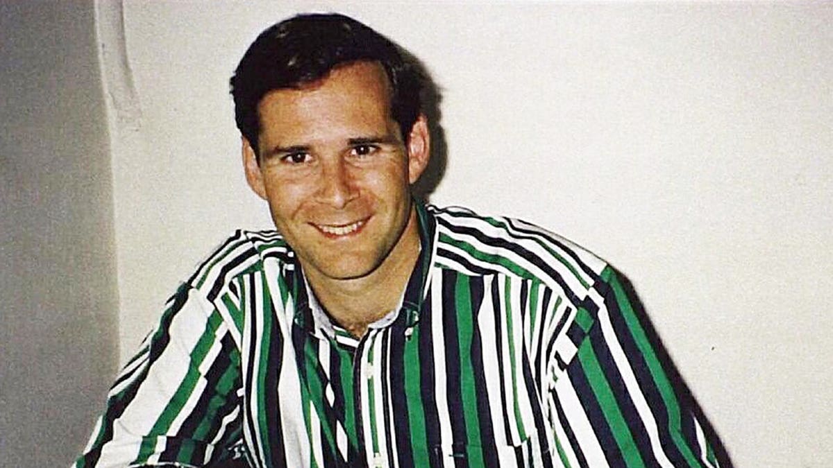 Metropolitan Police officer collecting photo of Thomas Cressman.