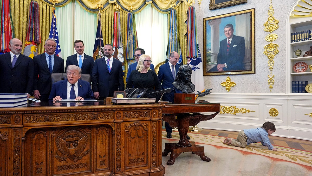 Two-year-old Travis Smith in the Oval Office