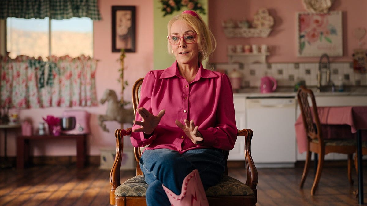 Christine Marie en una escena de «Trust Me: The False Prophet», temporada 1