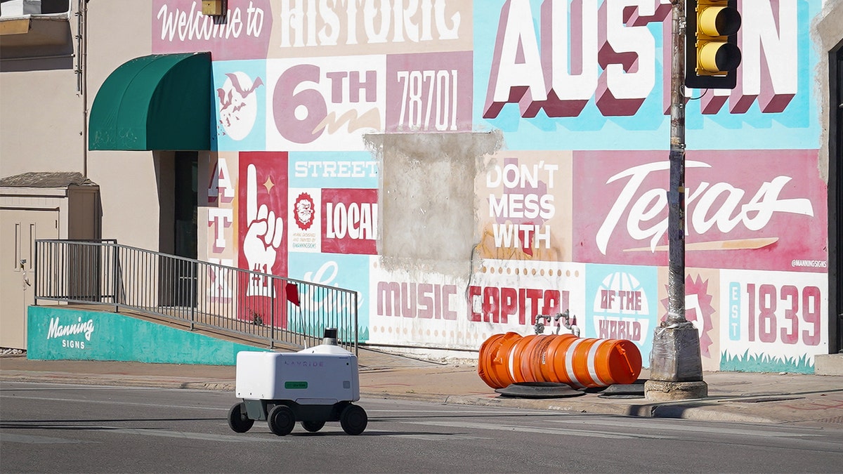 Uber Eats robot in Texas