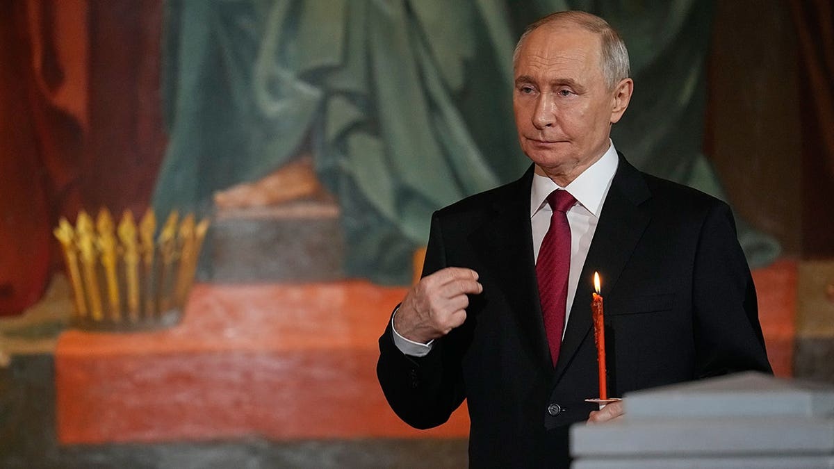 Russian President Vladimir Putin crosses himself during Orthodox Easter service in Moscow