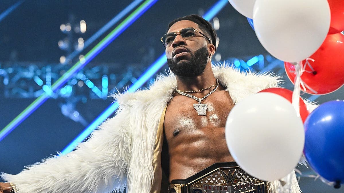 O campeão da WWE dos Estados Unidos, Trick Williams, fazendo entrada na Dickies Arena em Fort Worth Texas