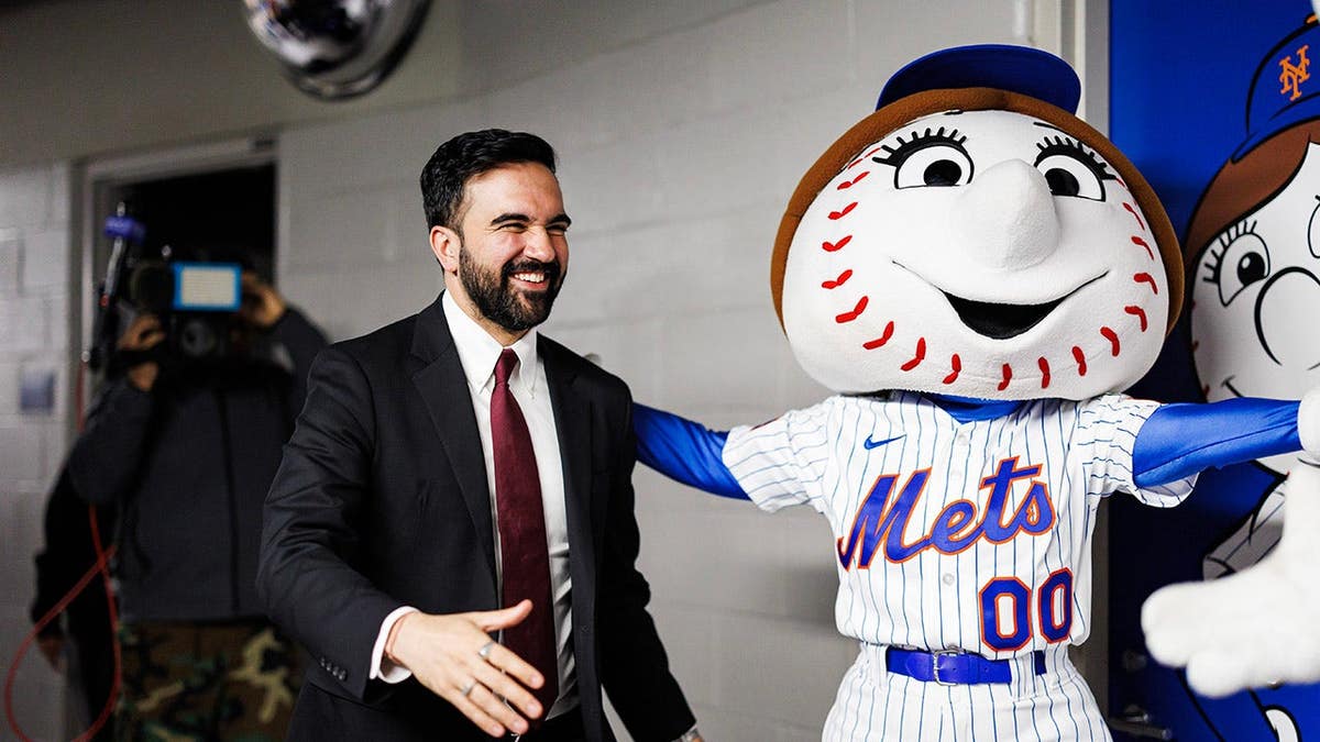 New York talk show host changes MLB allegiance from ‘Mamdani Mets’ to Yankees: ‘Pretty easy choice’