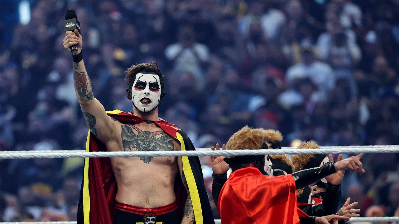 【M】ダンハウゼン カースド！パーカー　Danhausen WWE Booker T says he always believed in WWE star Danhausen when others