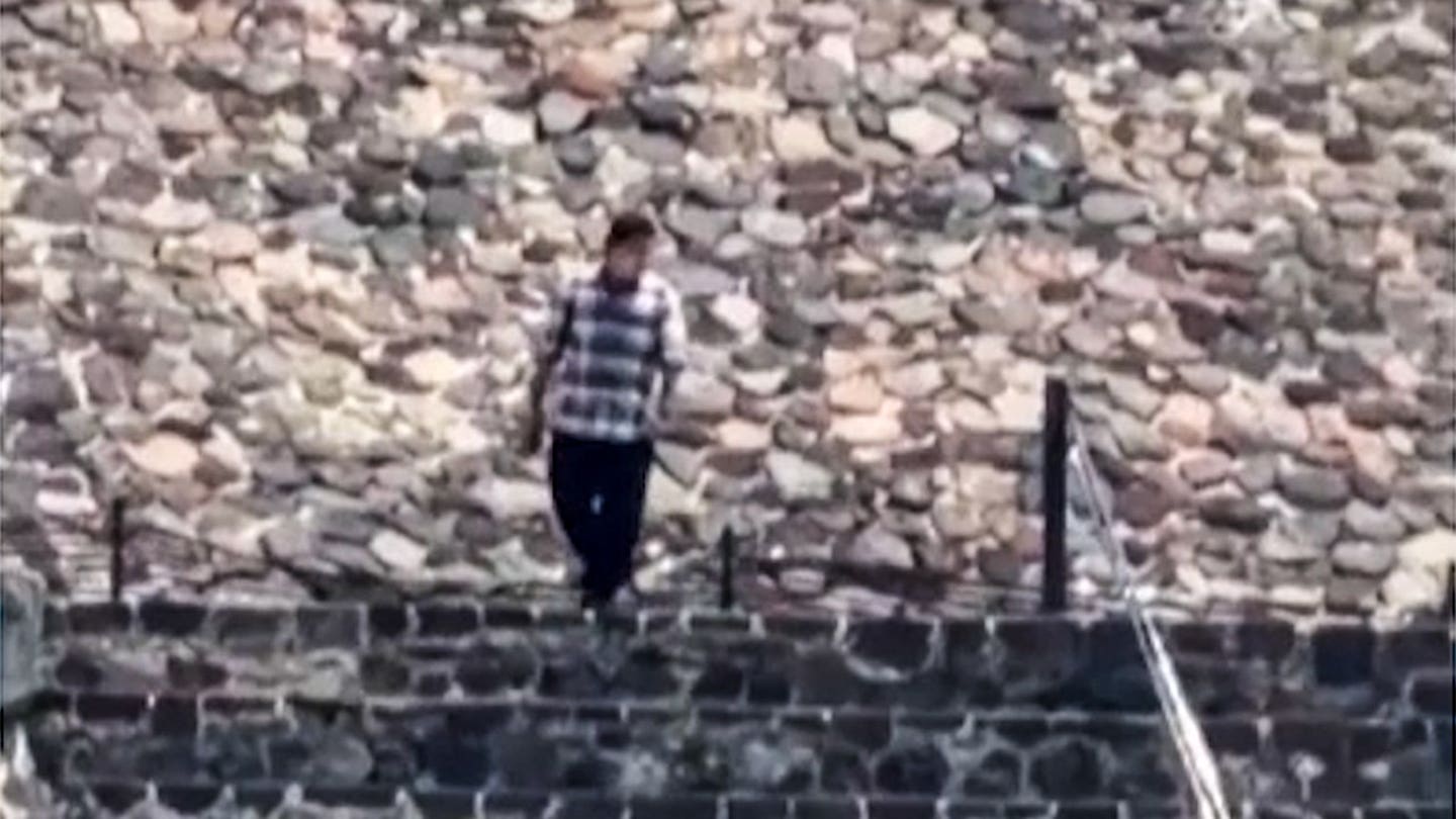 Americans among injured at shooting caught on video at tourist hot spot in Mexico