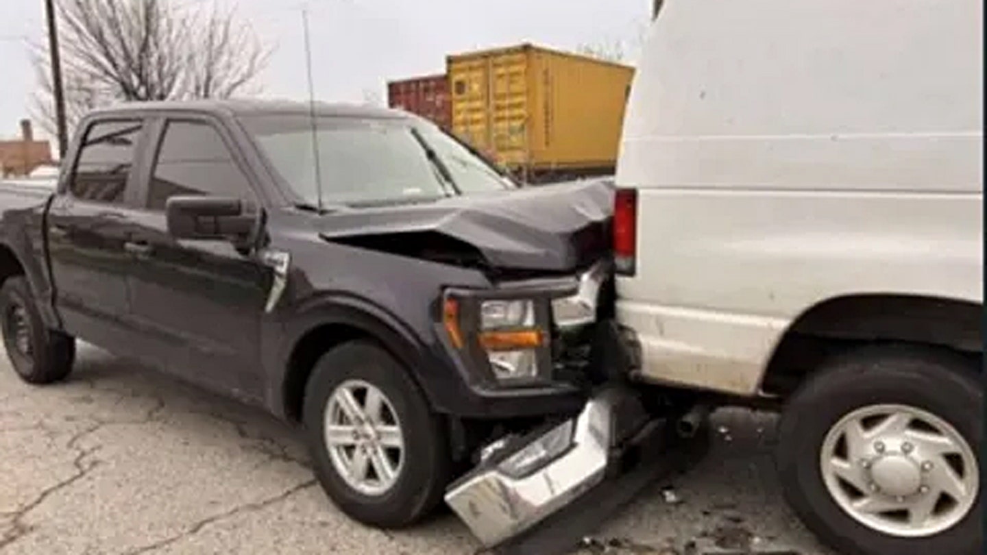 DHS mengecam klaim Senator Demokrat Chris Van Hollen, mengatakan bahwa imigran ilegal menyebabkan kecelakaan saat melarikan diri dari ICE