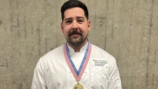 Un chef universitario galardonado habría matado a golpes a su mujer en un hotel del campus, según las autoridades