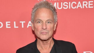 Former Fleetwood Mac guitarist Lindsey Buckingham attacked by alleged stalker: report