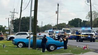 Al menos 13 personas resultan heridas tras el choque de un vehículo contra un desfile en Luisiana: oficina del sheriff