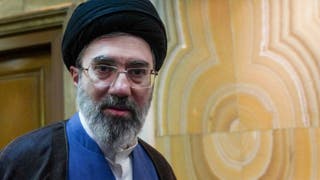 Irán en crisis tras el fracaso de las negociaciones con EE. UU.; el régimen «mafioso» de Mojtaba impide el entierro de Jamenei: analista
