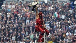 Penta hangs on to Intercontinental Championship in exhilarating ladder match at WrestleMania 42