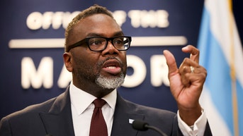 Chicago's mayor invokes reparations in fiery defense of eliminating the tipped worker wage - Fox News