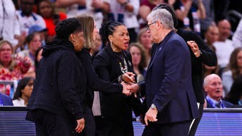 Legendary women's basketball coaches Dawn Staley and Geno Auriemma get into heated shouting match - Fox News
