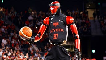 Toyota's 7-foot-2 robot drained hoops in front of 8,400 fans in Tokyo - Fox News