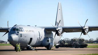 Man allegedly climbed onto US military plane and attacked it with a hatchet - Fox News