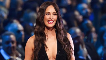 Kacey Musgraves details 'craziest' UFO experience she had on a flight from Texas to Tennessee