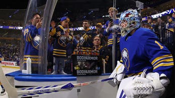 Sabres fans jump in as anthem singer's mic craps out during 'O, Canada'