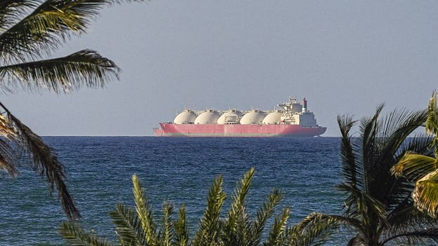 Strait of Hormuz ship traffic falls after US reinstates Iran naval blockade