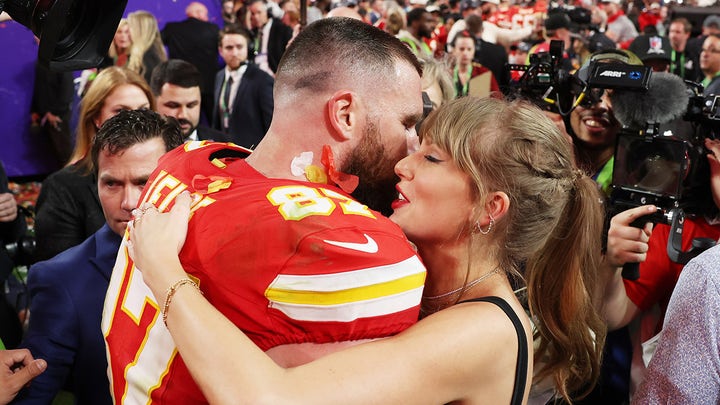 Taylor Swift supports boyfriend Travis Kelce at Super Bowl