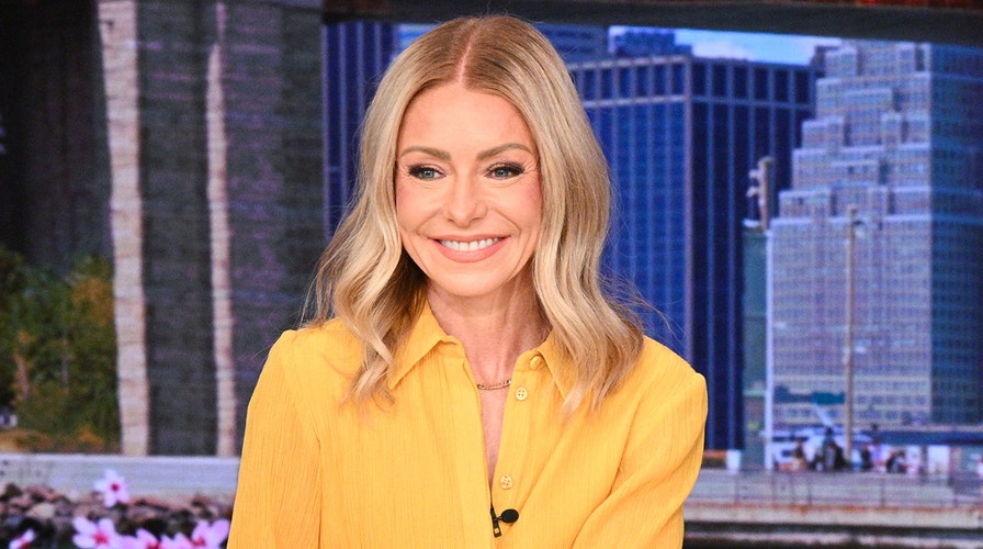 Kelly Ripa and Mark Consuelos leave their Upper East Side Apartment