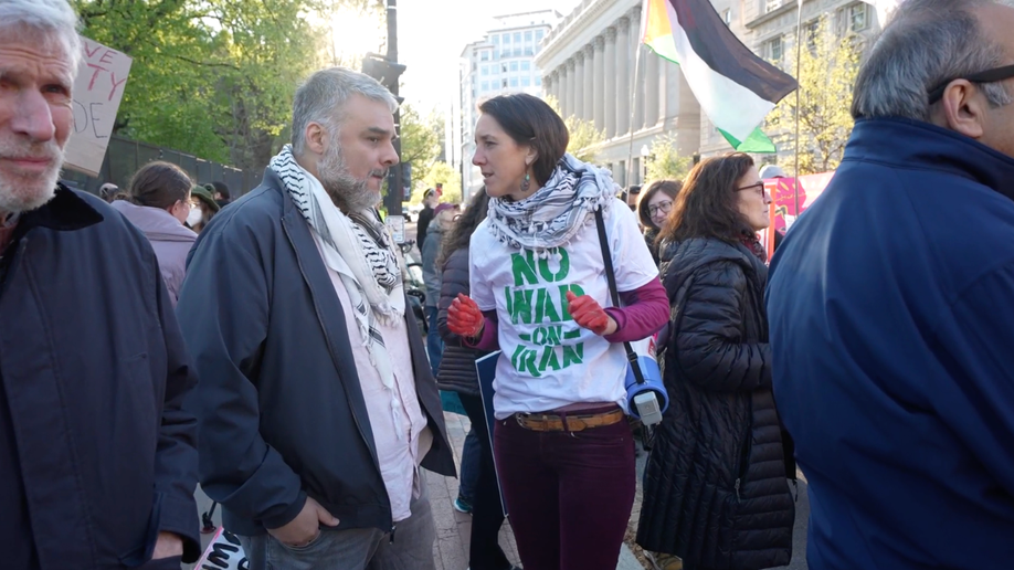 Pro-Iran_Protest_at_White_House_11.png