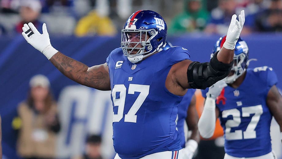Reports: Giants' Dexter Lawrence requests trade as contract negotiations get stagnant
