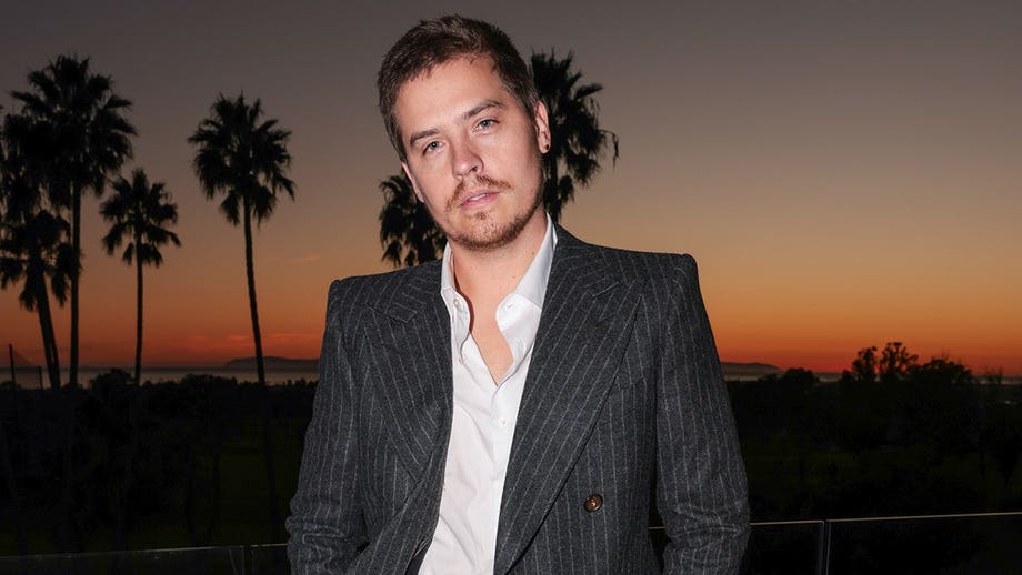Según los informes, Dylan Sprouse redujo a un presunto ladrón en su casa después de que su esposa, Barbara Palvin, viera al intruso