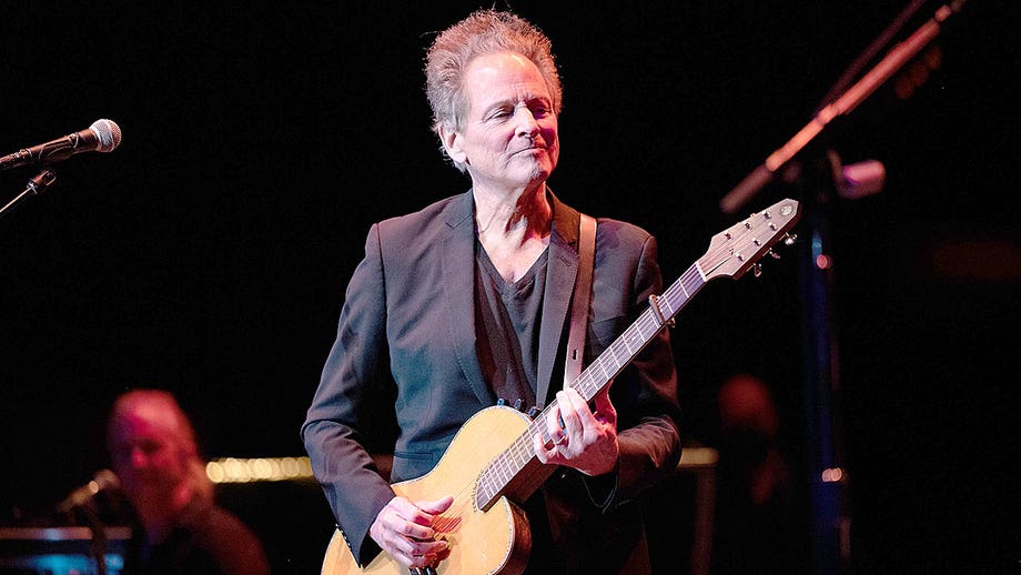 Former Fleetwood Mac guitarist Lindsey Buckingham attacked by alleged stalker: report
