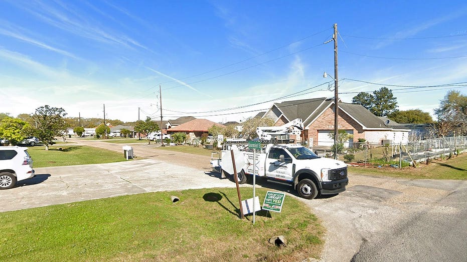 At least 13 people injured after vehicle slams into Louisiana parade: sheriff's office