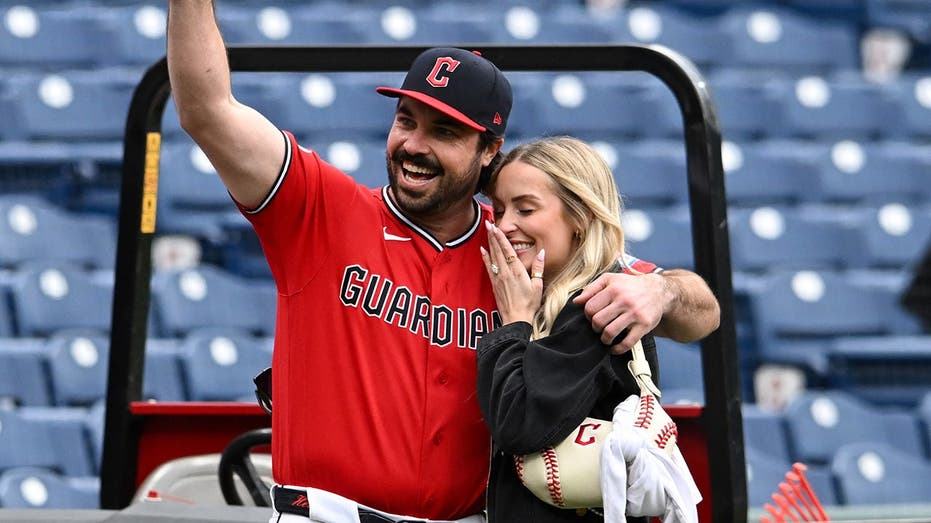 Guardians catcher Austin Hedges pops question to girlfriend on field in heartwarming proposal after win
