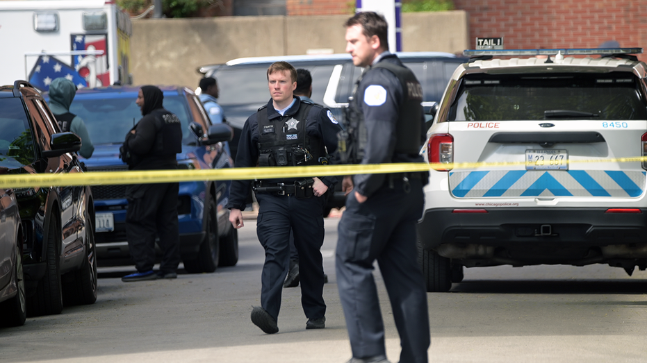 Chicago hospital shooting leaves 1 officer dead, other 'fighting for his life'; suspect in custody