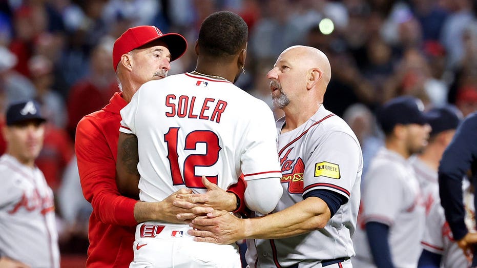 Falcons invite Braves manager to 'put on the pads' after his standout tackle during the team's brawl