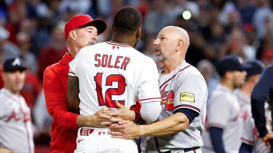 Falcons invite Braves manager to 'put on the pads' after his standout tackle during the team's brawl