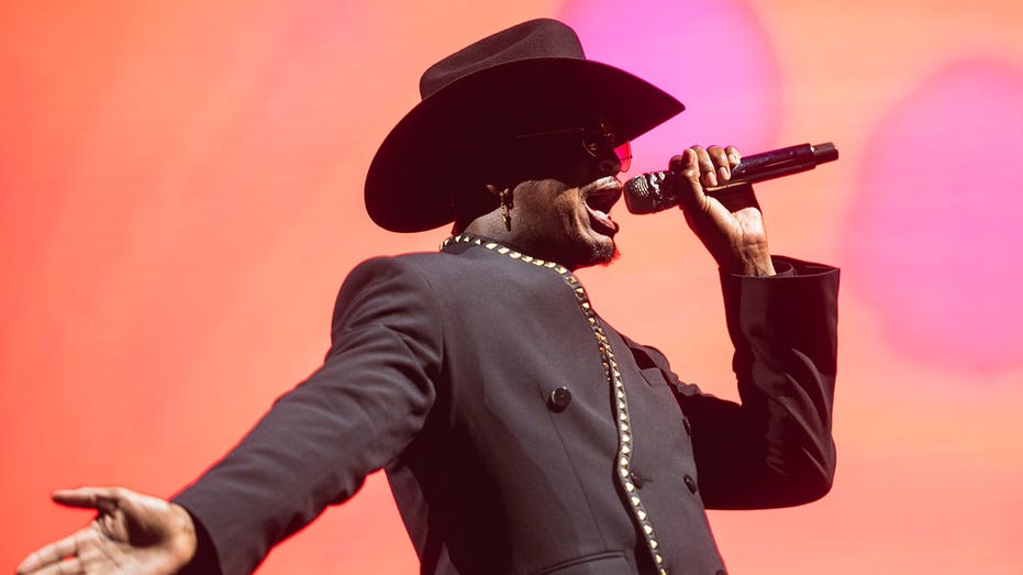 Ne-Yo embraces country’s everyday lifestyle, says R&B’s ‘sexiest guy, all the money’ image isn’t reality