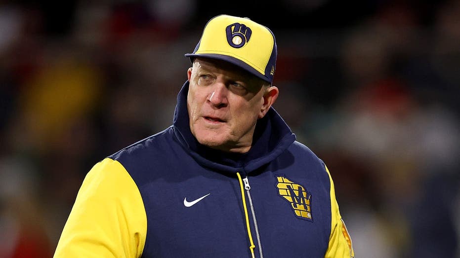 Brewers manager rips fans for booing All-Star closer after blown save: 'These aren’t machines out there'