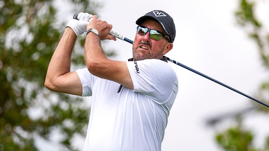 Phil Mickelson withdraws from the Masters, joins Tiger Woods in sitting out signature major