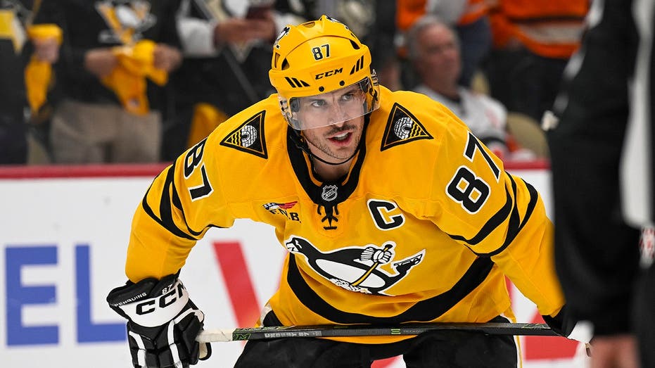 Wayne Gretzky warns against counting out Sidney Crosby's Penguins in comeback bid against Flyers