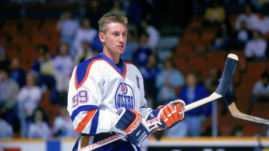 Wayne Gretzky’s 1988 Stanley Cup Final jersey sells for $2.8M, setting an all-time hockey record