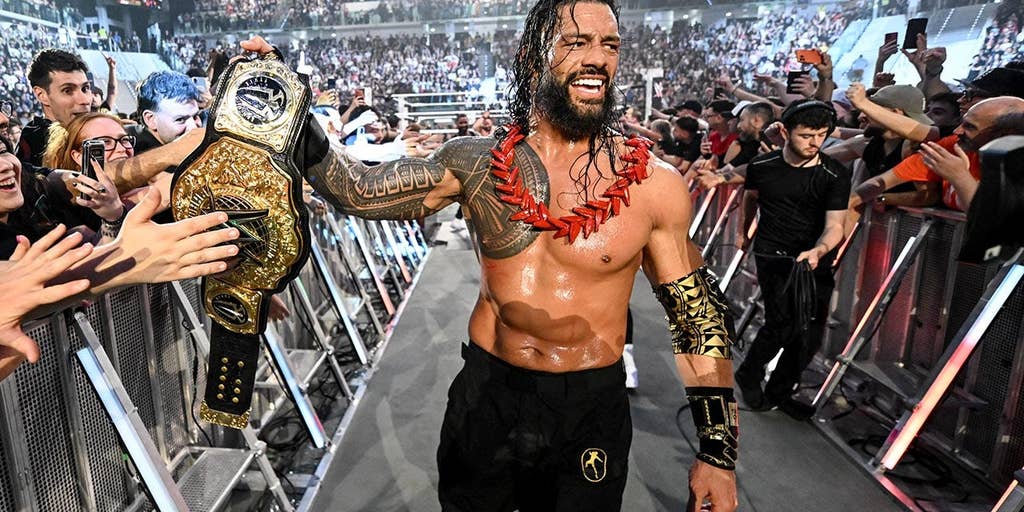 Roman Reigns domesticates Jacob Fatu to retain World Heavyweight  Championship at WWE Clash in Italy