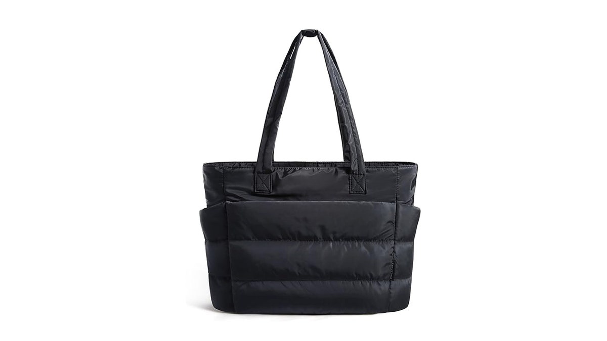 Pack a weekend's worth of clothes in this extra-large tote.