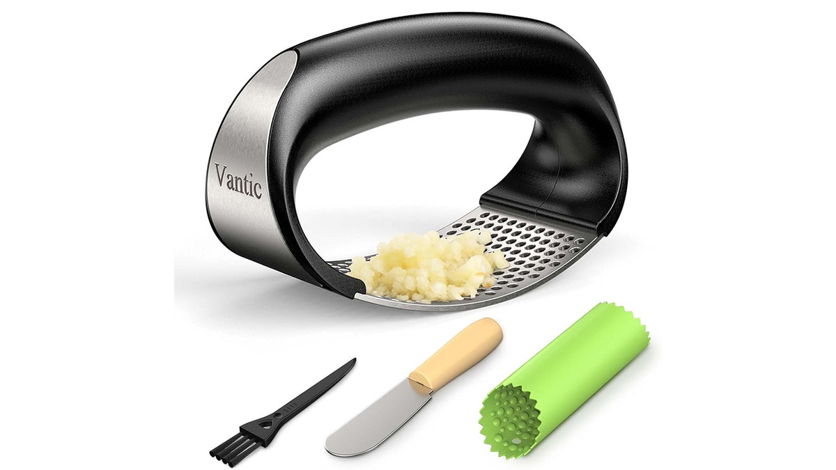 Avoid the garlic smell on your hands with this mincer.